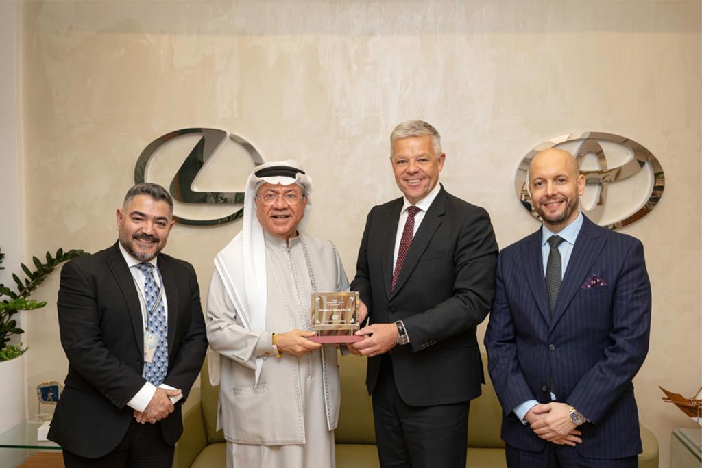 شركة إبراهيم خليل كانو تحصل على جائزة عالمية من مجموعة تويوتا لمعدات مناولة المواد